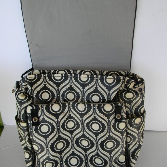 Petunia Pickle Bottom LARGE Diaper Bag Boxy Backpack BOHO CONVERTIBLE CROSSBODY - Picture 2 of 10